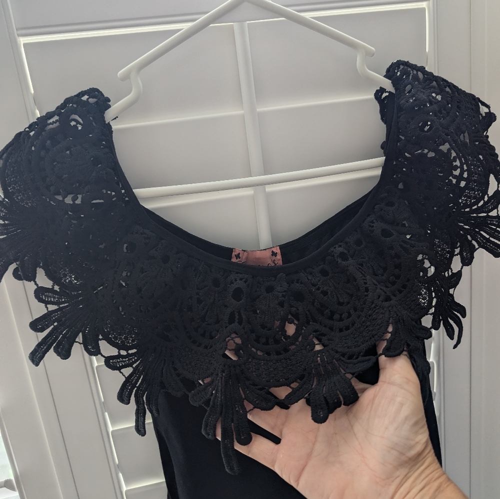 Emma's Maternity On or off Shoulder Shirt S